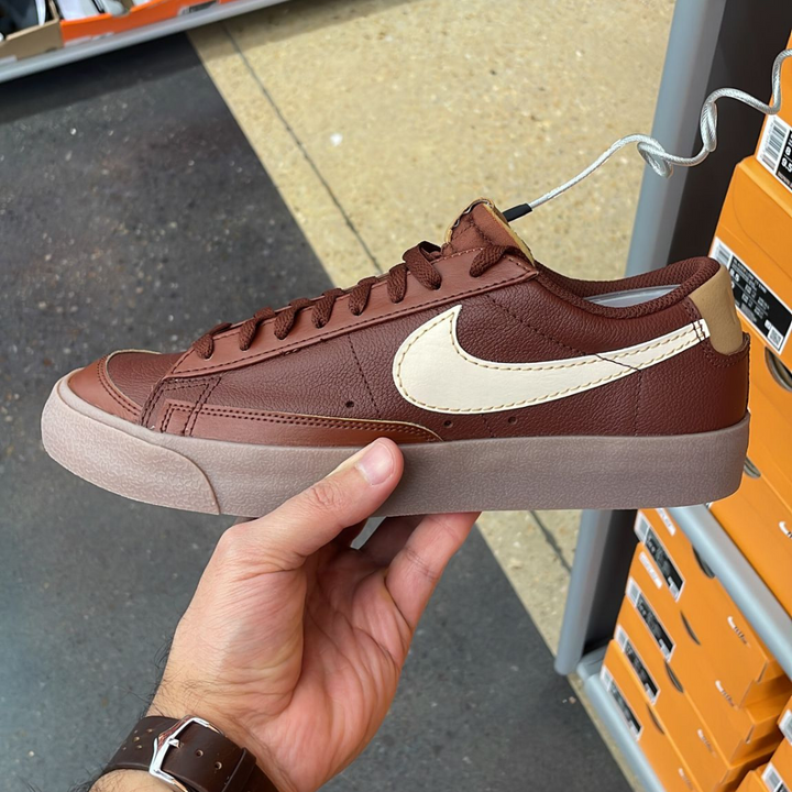 Blazer Low '77 EMB Sneakers Brown