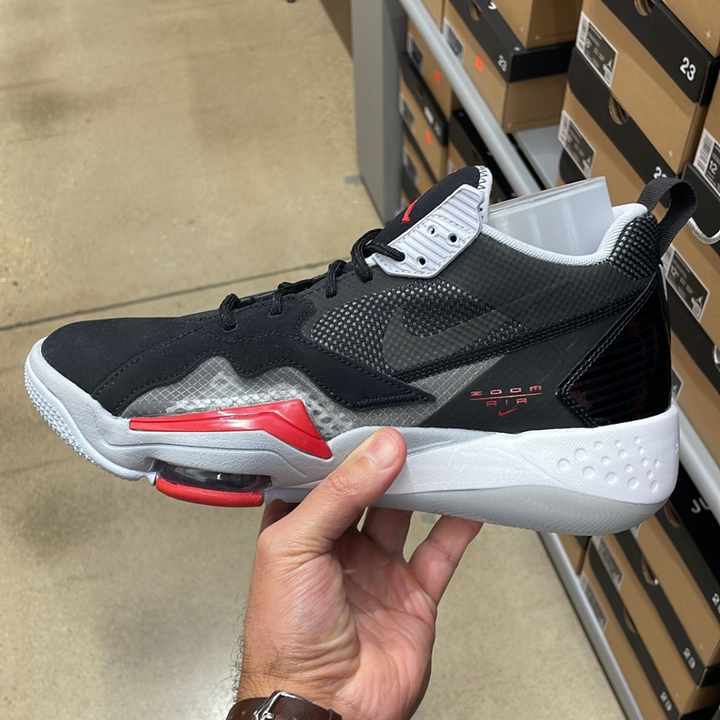 JORDAN ZOOM '92 Sneakers BLACK/UNIVERSITY RED