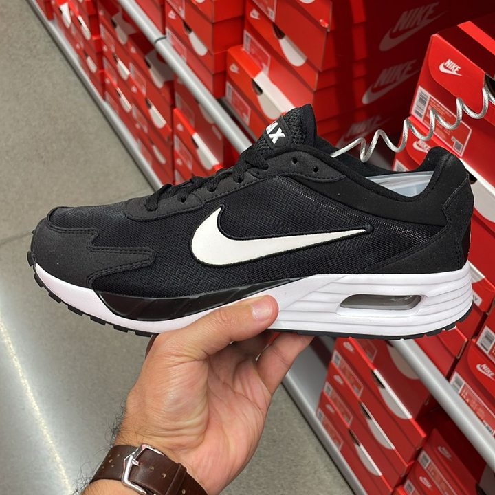 Air Max Solo Black + White