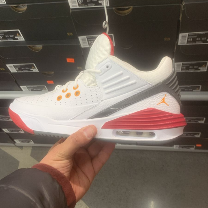 Jordan Max Aura 5 White / Red