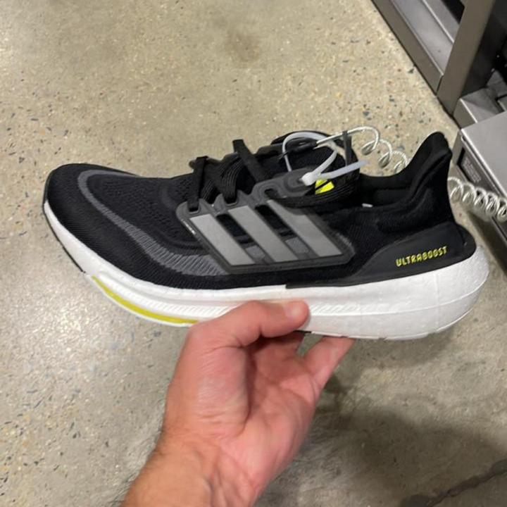 Ultraboost Sneakers Black / White / Grey Strips