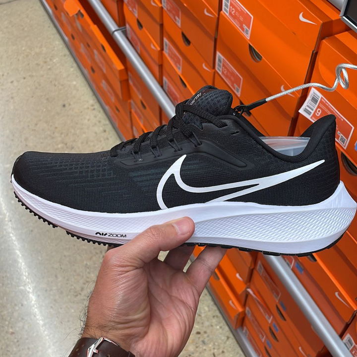 AIR ZOOM PEGASUS 39 Sneakers Black + white